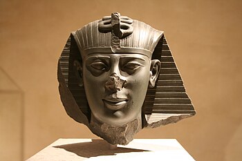 Kopf des Amasis im Ägyptischen Museum in Berlin