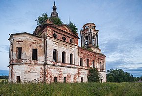 Руинированная церковь Воскресения Христова в Царёве.jpg