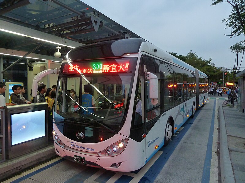 File:臺中快捷巴士公司273-U8 臺中火車站 20150331.jpg