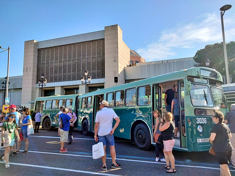 File:061 Mostra d'autobusos clàssics, av. Reina M. Cristina (Barcelona), Pegaso 3036 (1967).jpg