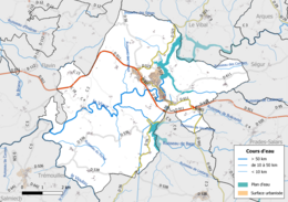 Carte en couleur présentant les réseau hydrographique de la commune