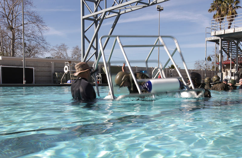 File:13th MEU Marines conduct water survival training DVIDS362739.jpg