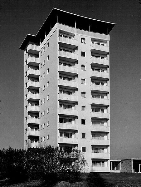 File:1955 Wohnhochhaus Farbwerke Höchst.jpg