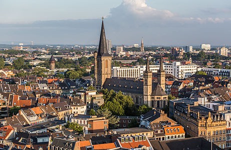 Blick über das Severinsviertel mit Ulrepforte und St. Severin