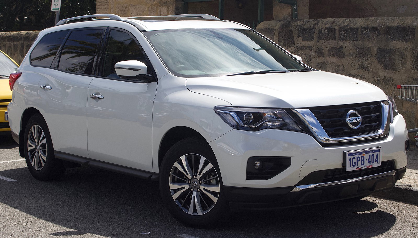 White Nissan Pathfinder