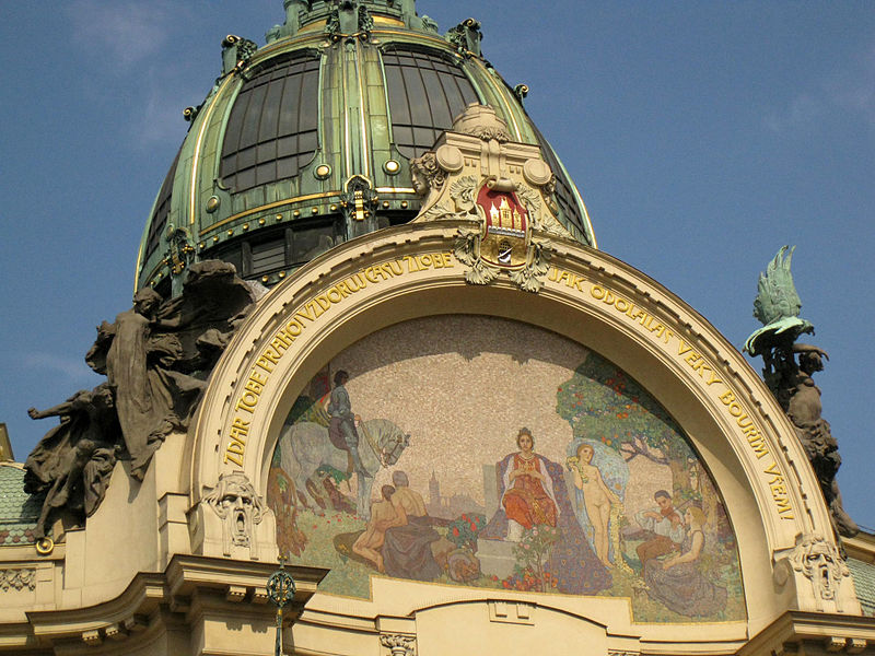 File:386 Obecní Dům (Casa Municipal), mosaic i cúpula.jpg