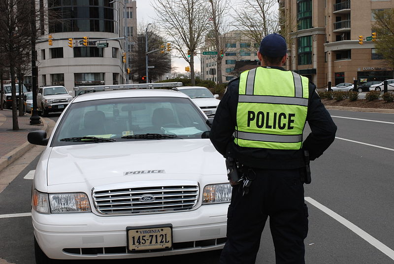 File:ACPD Officer, Back of vest (7983213346).jpg