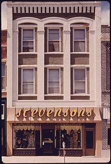 A NEWLY RESTORED AND PAINTED OLDER STOREFRONT ON MINNESOTA STREET IN NEW ULM, MINNESOTA. A NEWLY RESTORED AND PAINTED OLDER STOREFRONT ON MINNESOTA STREET IN NEW ULM, MINNESOTA. THE BUILDING NOW HOUSES A... - NARA - 558126.jpg