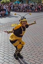 Миниатюра для Файл:Abeille - Winnie l'ourson - 20150805 17h48 (11025).jpg