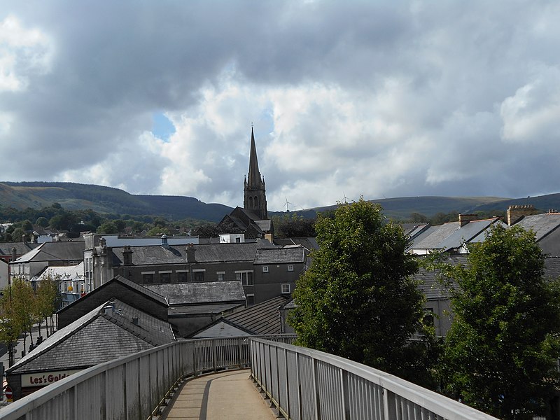 File:Aberdare skyline, 8.15.jpg