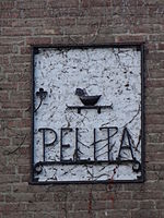 Amersfoort - Gevelsculptuur appartementencomplex Pelita aan de Barchman Wuytierslaan.jpg