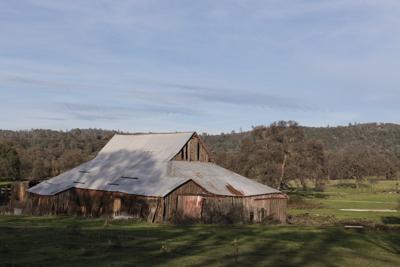 File:An extensive barn in Butte County, California, east of Oroville LCCN2013631090.tif