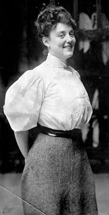 Kellermann photographed in the United States, 1907 Annette Kellerman 1907.jpg