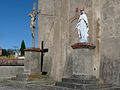 Français : Croix et Vierge, chapelle de Ste-Apollonie, Aurin, Haute-Garonne, France