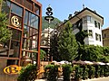 Maibaum im Bozener Batzenhäusl, Südtirol