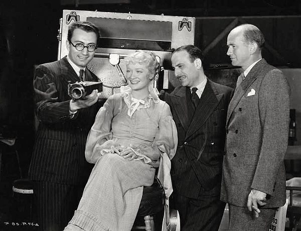Rouben Mamoulian, Miriam Hopkins, visitor Michael Balcon, and Kenneth Macgowan on the set of Becky Sharp (1935)