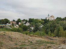 Вид через реку Рось на старый город со стороны ландшафтного парка Богуславль