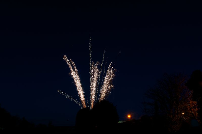 File:Bray Fireworks (6994394317).jpg