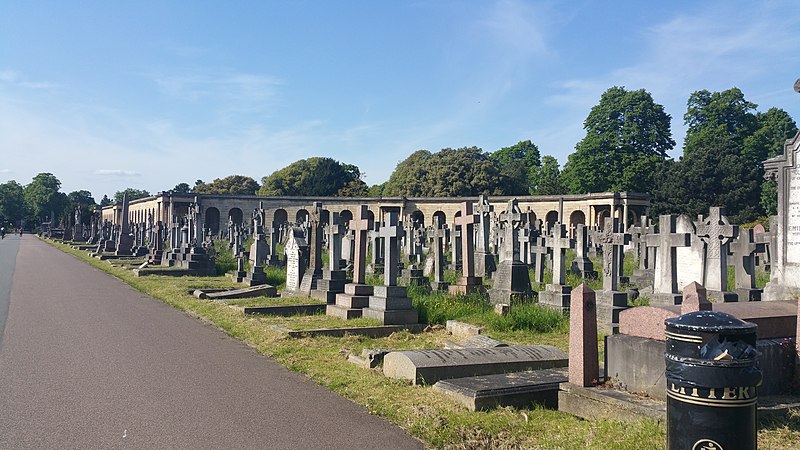 File:Brompton Cemetery graves.jpg