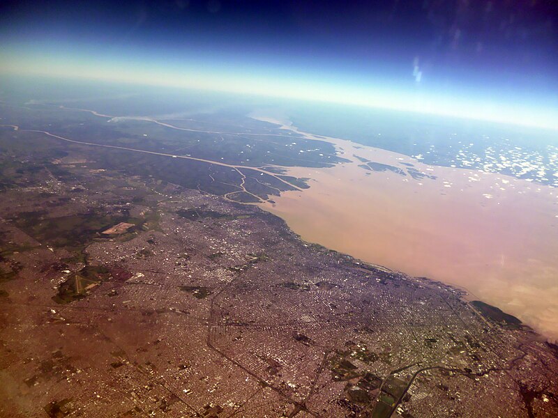File:Buenos Aires y Río de La Plata desde el aire.jpg