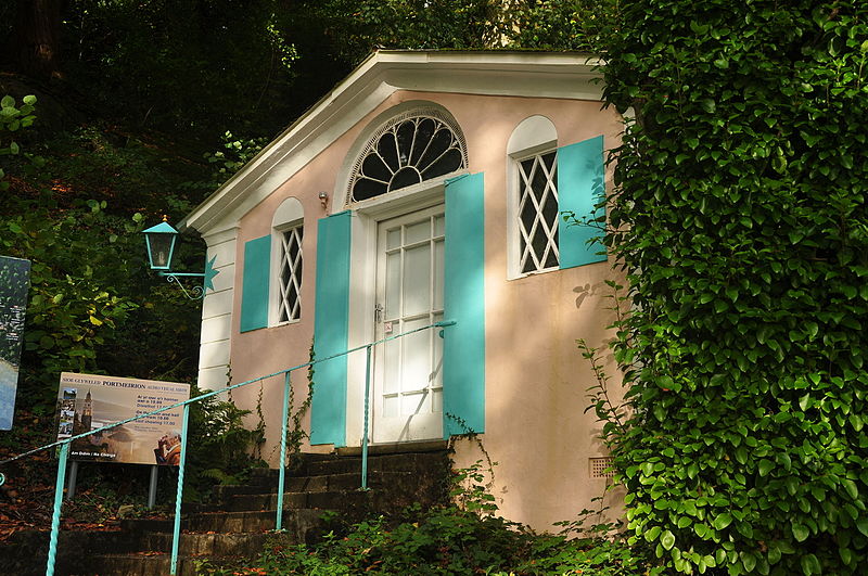 File:Buildings in Portmeirion (7716).jpg