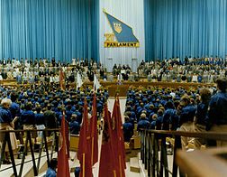 12e parlement de la Jeunesse libre allemande dans le Palais de la République le 21 mai 1985.