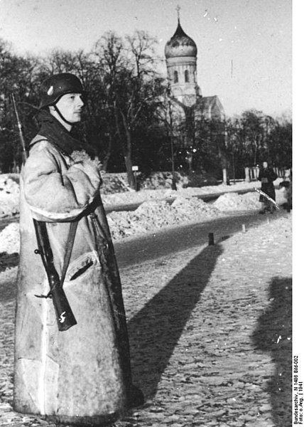 File:Bundesarchiv N 1486 Bild-002, Warschau, Joe Julius Heydecker als Soldat.jpg