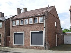 Burgemeester van Beekstraat 8, Deurne.jpg