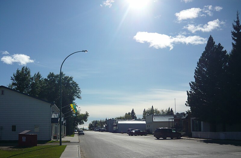 File:Business District Hague Saskatchewan.jpg
