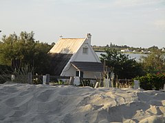 Cabane du front de mer construite en 1951.