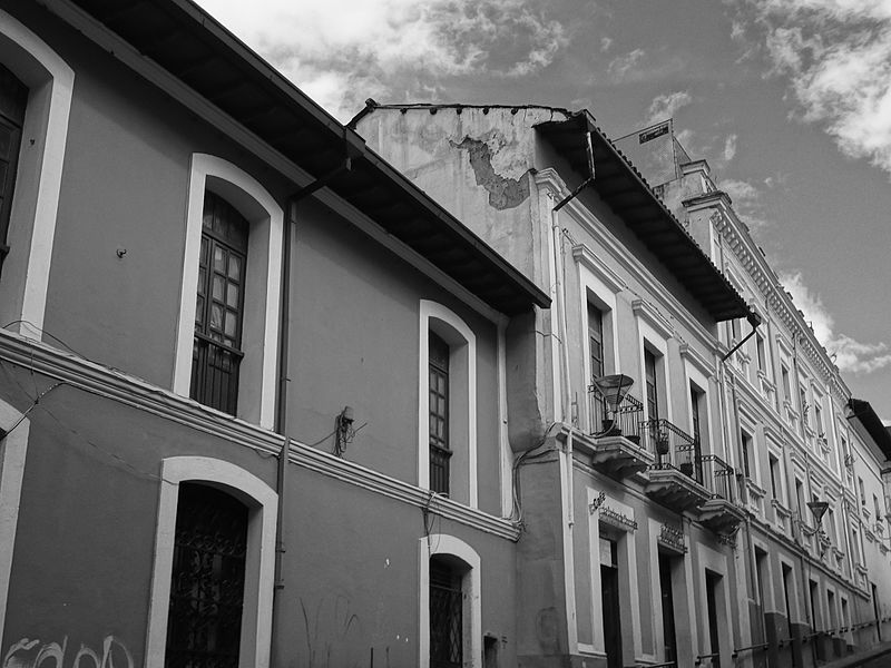 File:Calle Antonio Almeida, Quito pic. a2.jpg