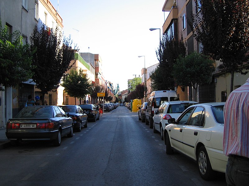 File:Calle de la zona sur de Getafe.jpg