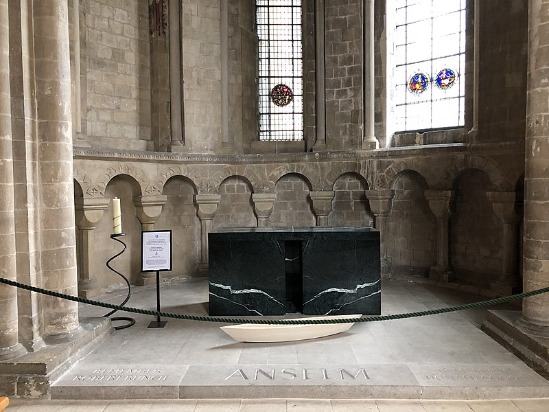 File:Canterbury Cathedral Anselm Kapelle.jpg