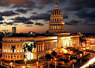 National Capitol building Capitolio de Noche.jpg