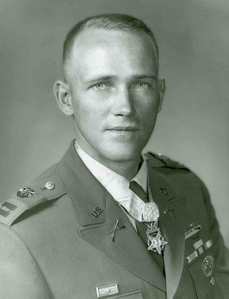 File:Capt Roger Donlon.jpg