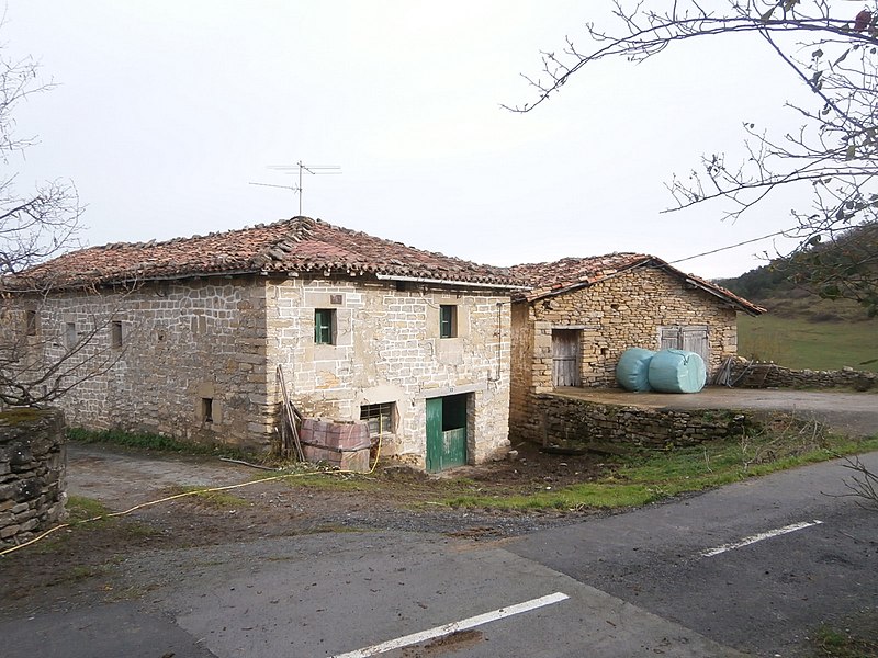 File:Casa nº3 vacía y pajar - panoramio.jpg