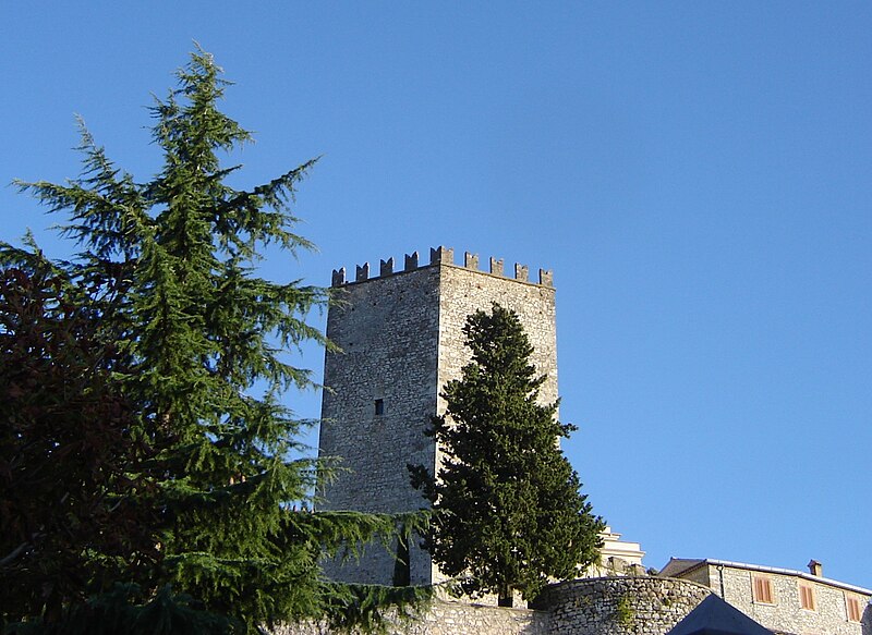 File:Castello di Monte San Giovanni Campano 1.JPG