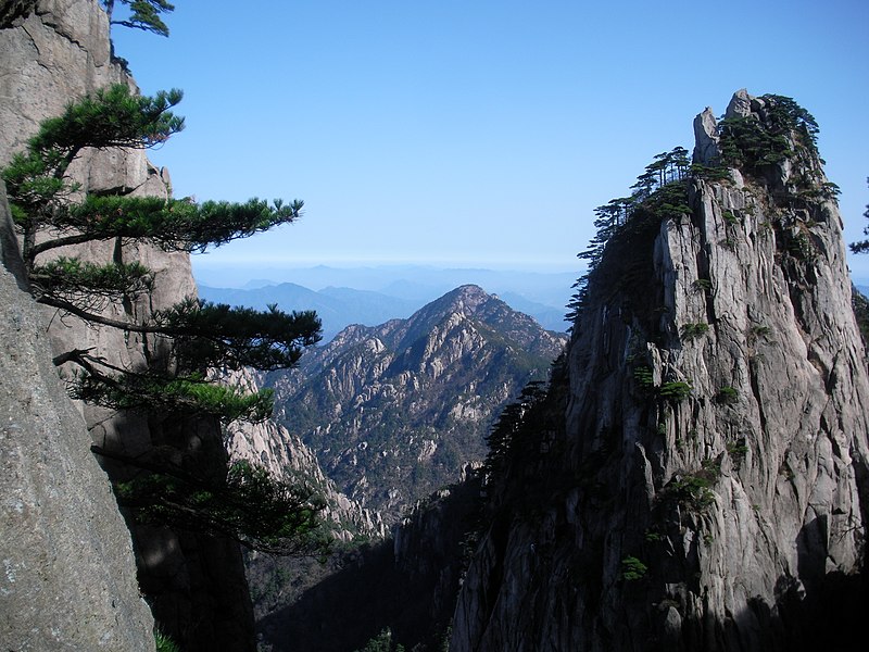 File:China Anhui Huang Shan scenic view 12.JPG