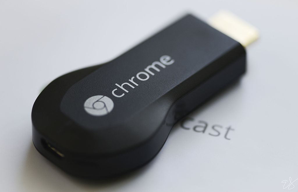 File:Chromecast dongle.jpg - Wikimedia Commons