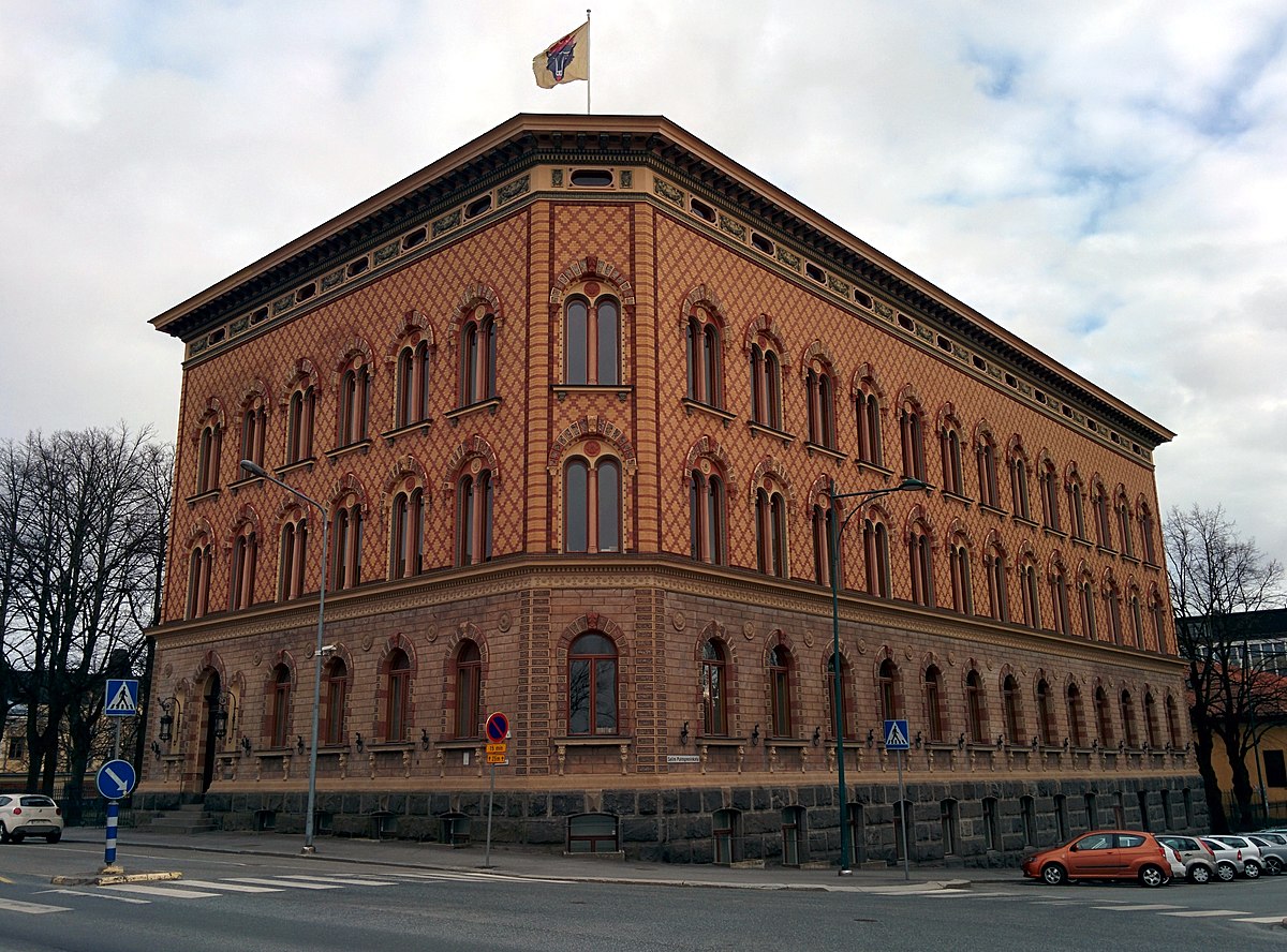 File:City hall of Pori in April  - Wikimedia Commons