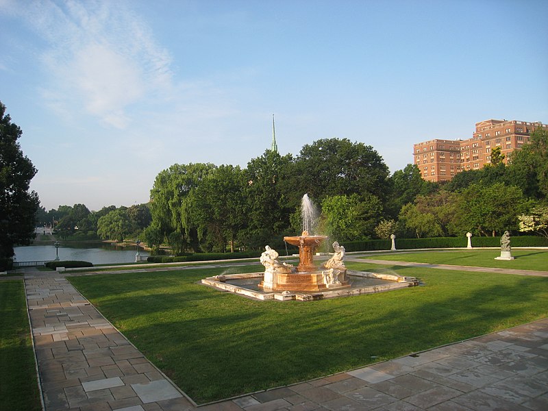 File:Cleveland Museum of Art - south lawn with lagoon.jpg