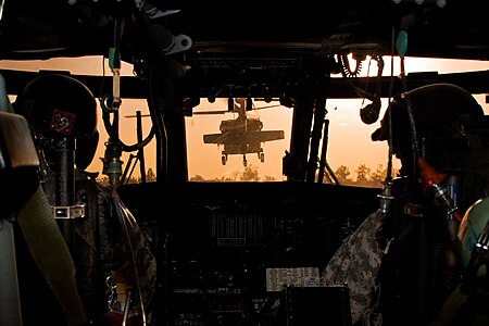ไฟล์:Cockpit_view_of_UH-60_Black_Hawk_helicopter_at_Camp_Taji,_Iraq.jpg