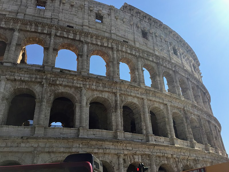 File:Coliseo Romano por Fuera.jpg