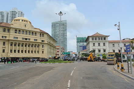 Rond-point au centre de Colombo sur la route nationale A2