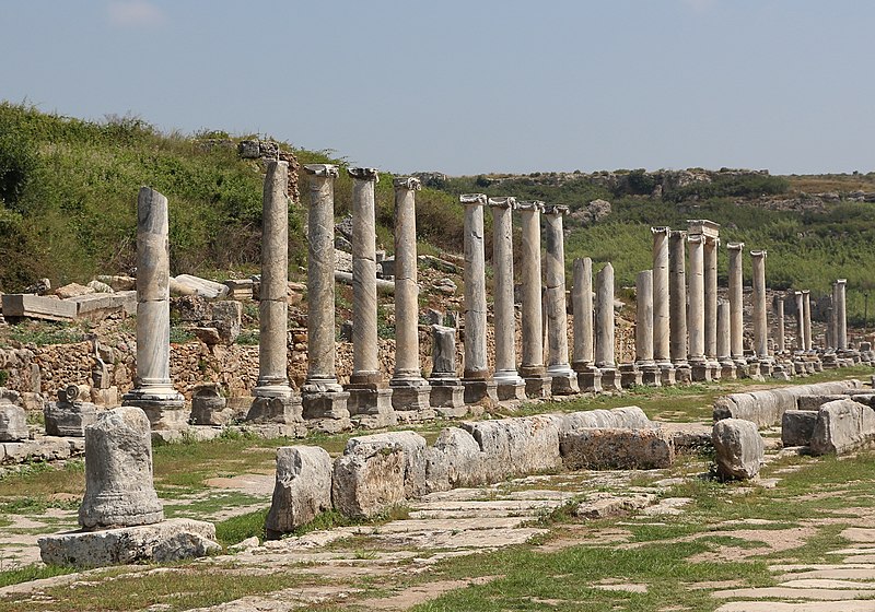 File:Colonnade, Perge 02.jpg