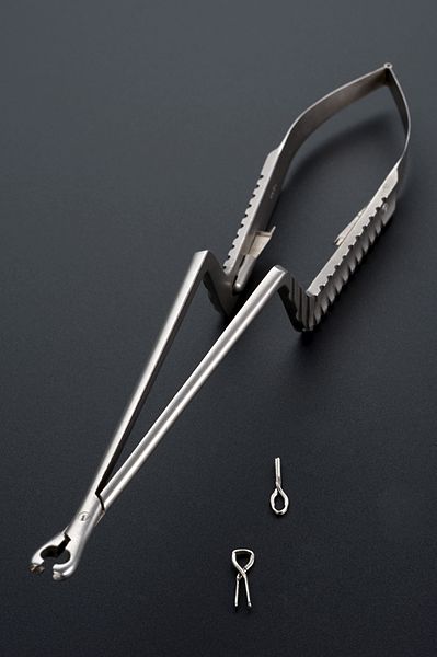 File:Compression forceps for Yasargil clips, Tuttlingen, Germany, Wellcome L0058096.jpg