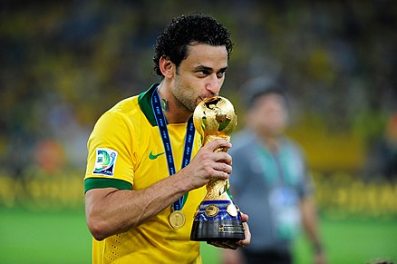 Fred holding the 2013 FIFA Confederations Cup title