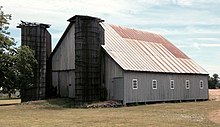 The barn in 2015 Cyrus Barn - Lebanon Oregon.jpg
