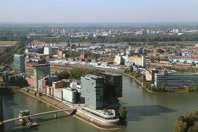 De haven van Düsseldorf van bovenaf.