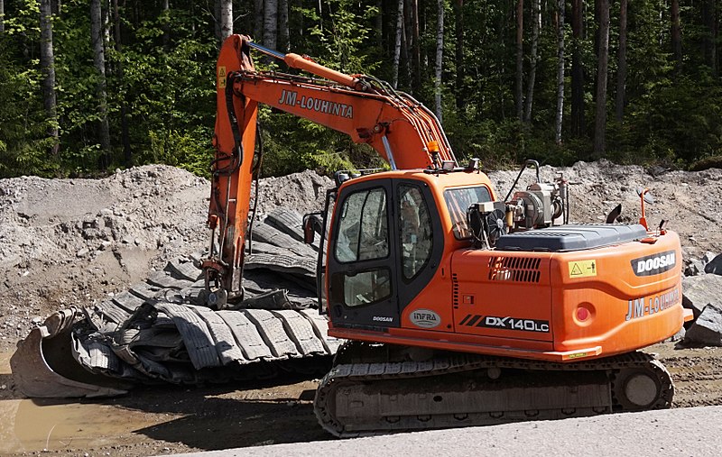 File:Doosan DX140LC.jpg